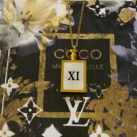 NWT - Stainless Steel Gold Necklace - Picture 6 of 7